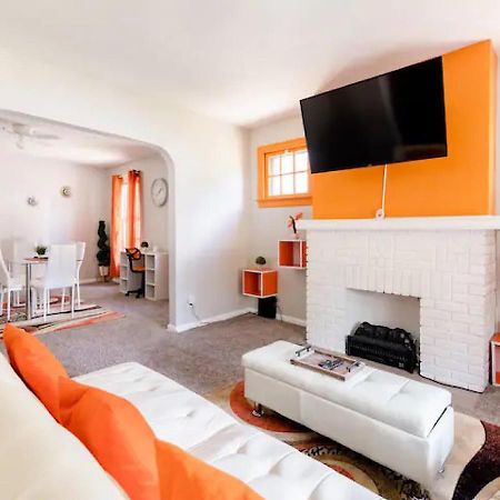 La Naranja Retreat - Cozy Duplex Near Downtown With Parking, 300 Mb Wifi & Self Check In Cleveland Exterior photo