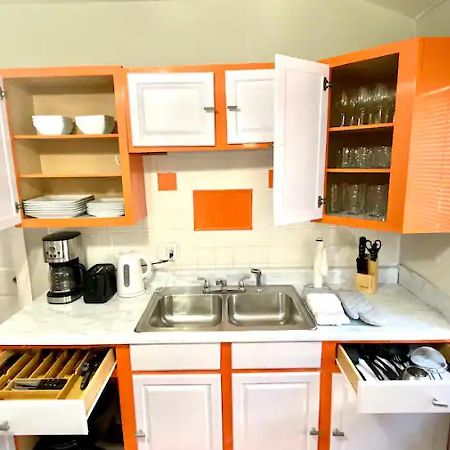 La Naranja Retreat - Cozy Duplex Near Downtown With Parking, 300 Mb Wifi & Self Check In Cleveland Exterior photo