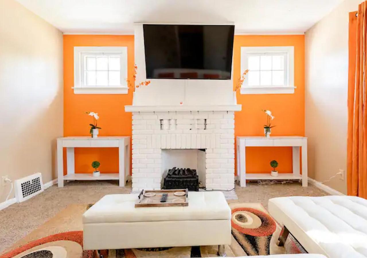 La Naranja Retreat - Cozy Duplex Near Downtown With Parking, 300 Mb Wifi & Self Check In Cleveland Exterior photo