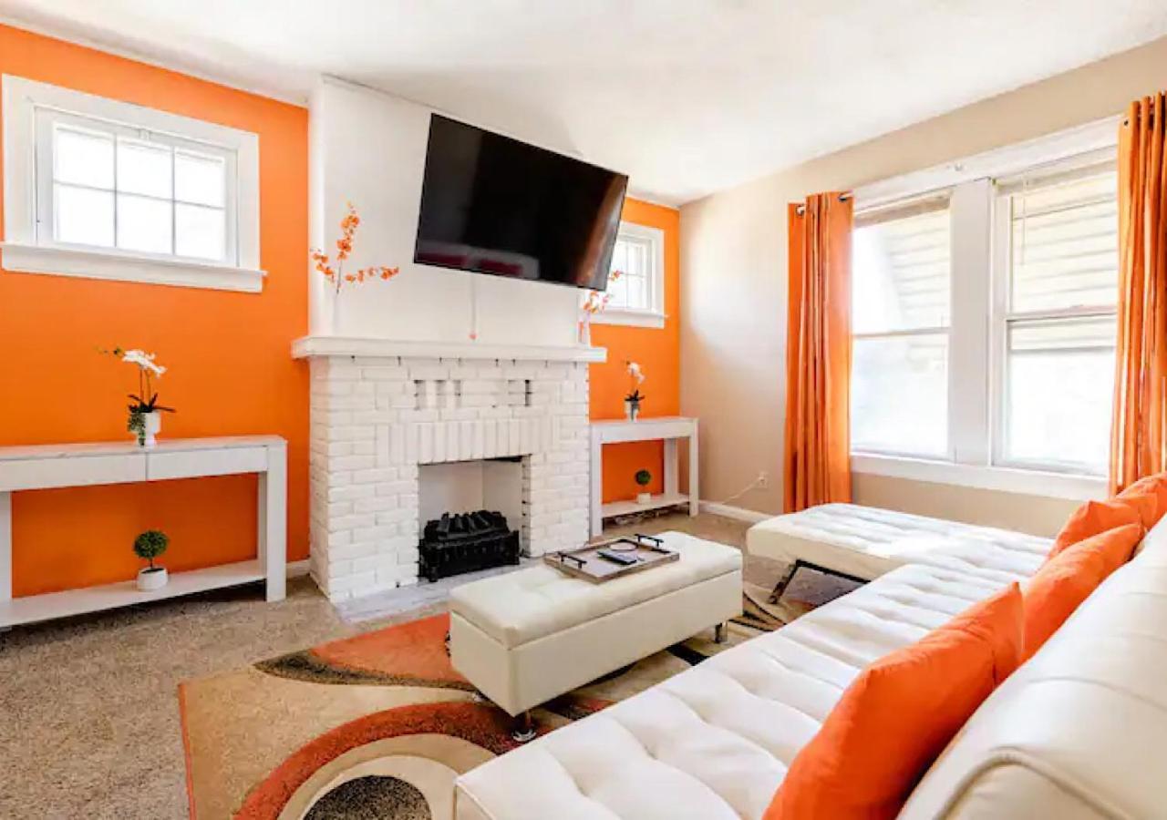 La Naranja Retreat - Cozy Duplex Near Downtown With Parking, 300 Mb Wifi & Self Check In Cleveland Exterior photo