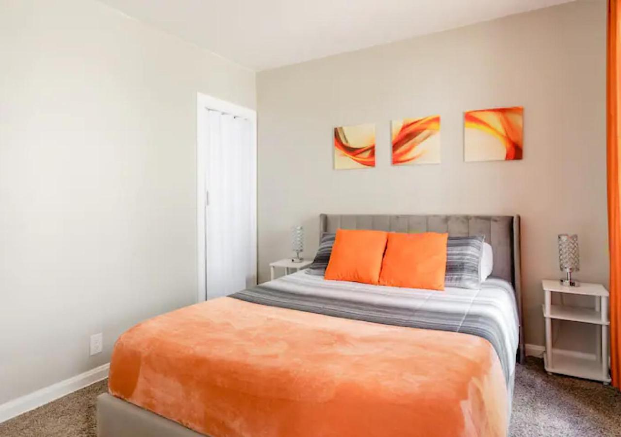 La Naranja Retreat - Cozy Duplex Near Downtown With Parking, 300 Mb Wifi & Self Check In Cleveland Exterior photo