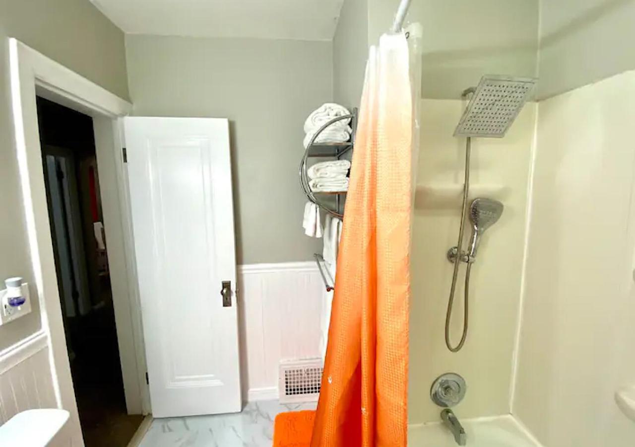 La Naranja Retreat - Cozy Duplex Near Downtown With Parking, 300 Mb Wifi & Self Check In Cleveland Exterior photo