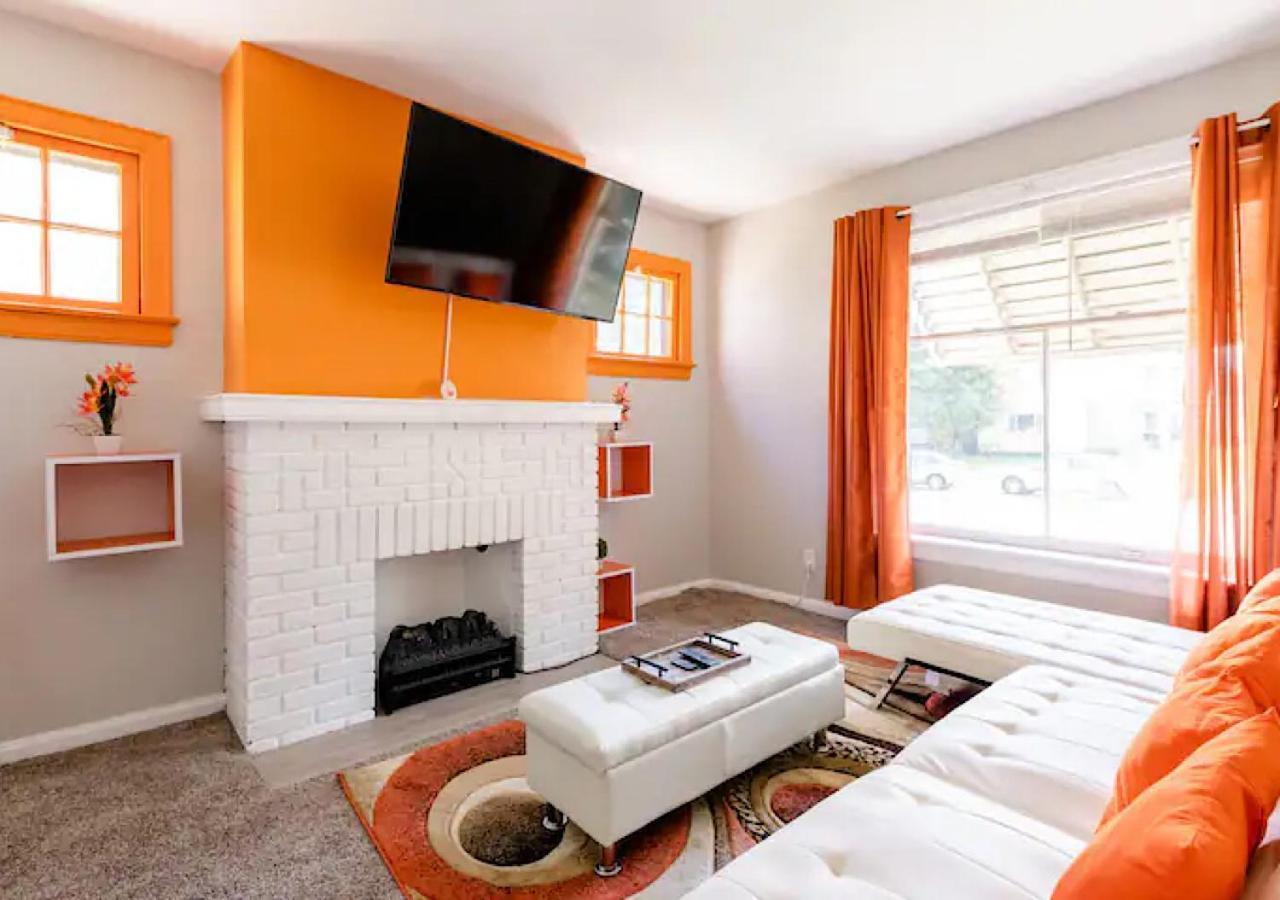 La Naranja Retreat - Cozy Duplex Near Downtown With Parking, 300 Mb Wifi & Self Check In Cleveland Exterior photo